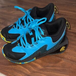 Boys under armour shoes curry